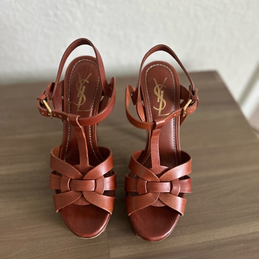Yve Saint Laurent Leather platform sandals. Good condition. Size 37